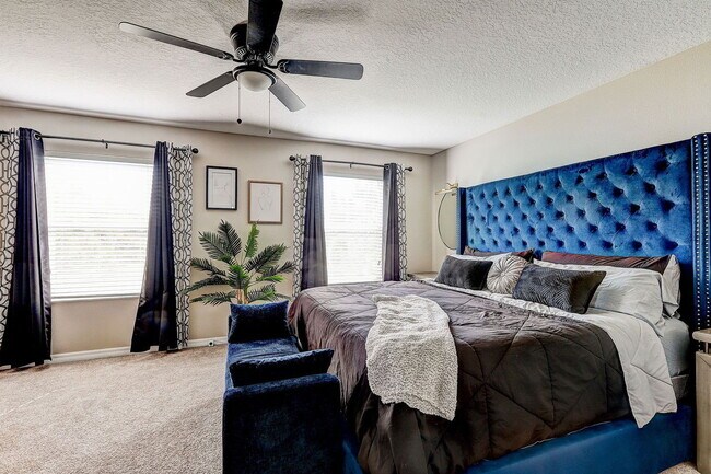 Building Photo - 12910 Utopia Gdns Wy