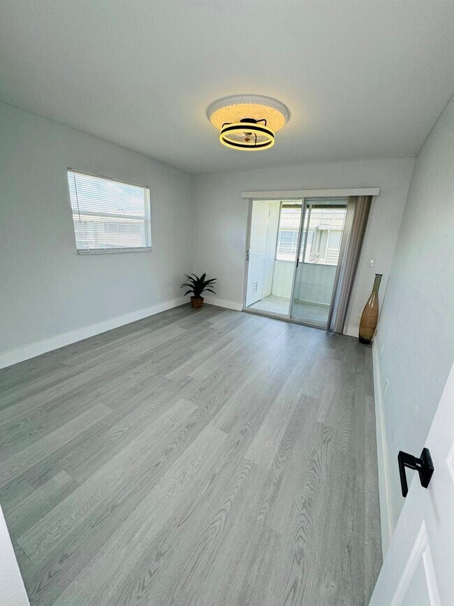 Building Photo - 364 Flanders Dr