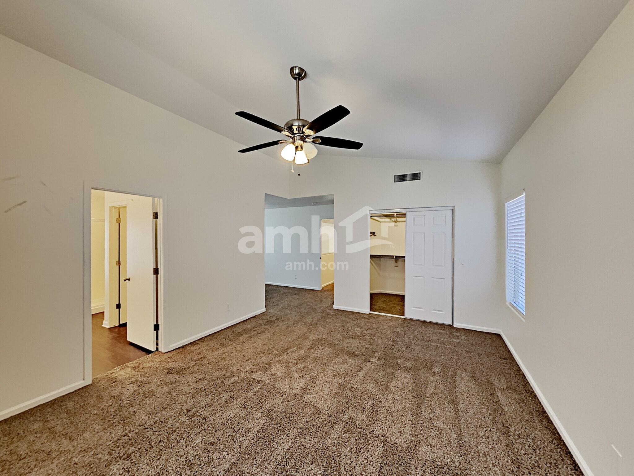 Building Photo - 518 W San Remo St