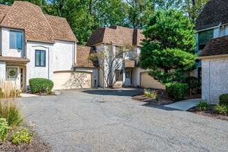 Building Photo - 130 Park Gate Dr