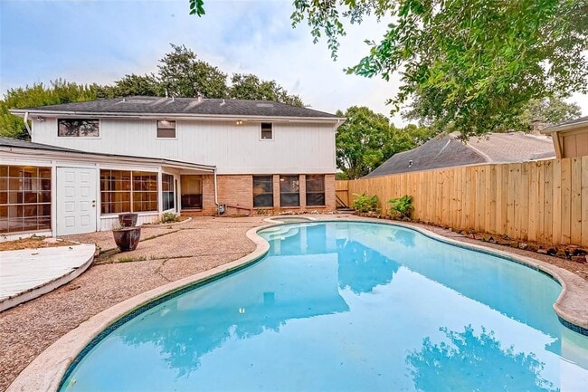 Primary Photo - 2714 Green Fields Dr