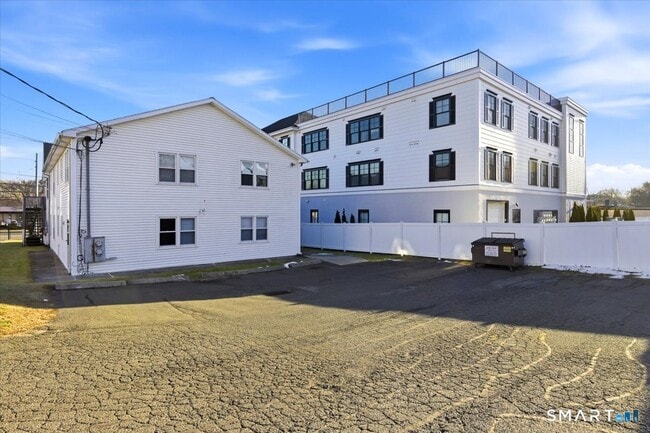 Building Photo - 194 Cherry St