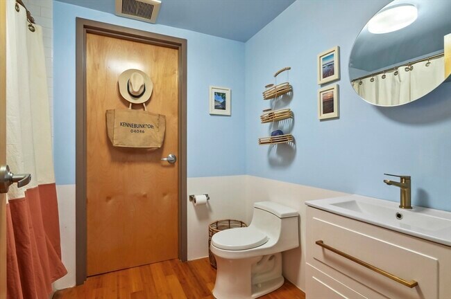 Building Photo - 156 Porter St