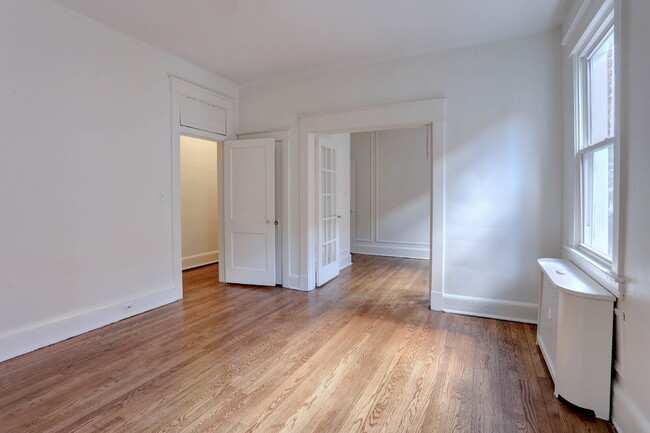 Building Photo - 3BD/1BA: Stunning Duplex in Baltimore City
