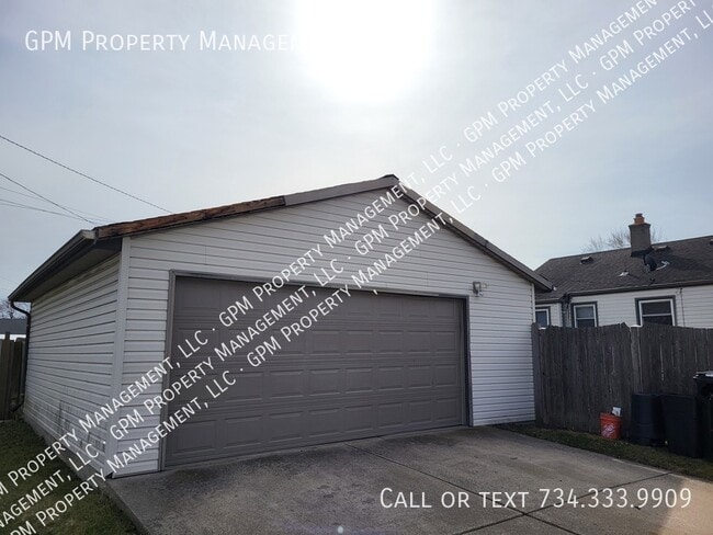 Building Photo - 832 Hudson St