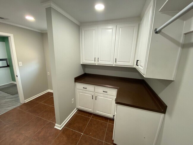 Building Photo - 1403 Doris Dr