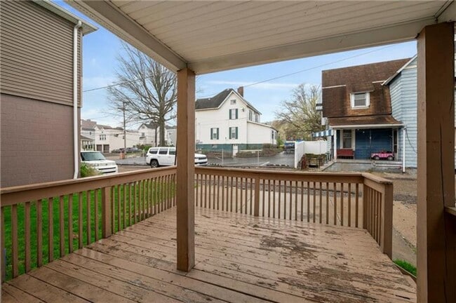 Building Photo - Charming 2-Bedroom Home with Tall Ceilings & Backyard Deck in Coraopolis