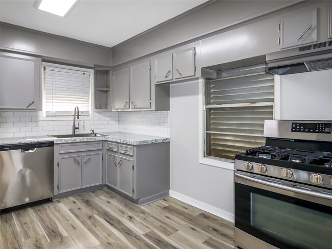 Building Photo - 6705 Speaker St