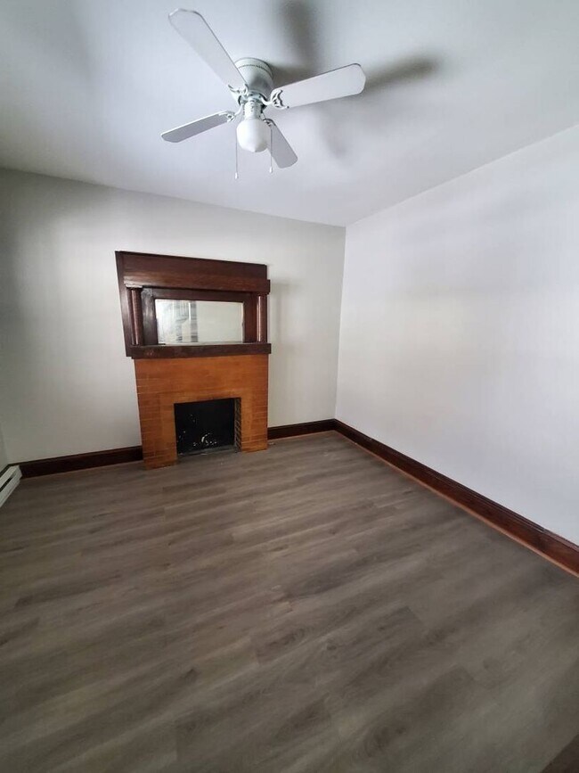 Building Photo - Charming 3-Bedroom Home Offering Comfort, Space & Modern Updates