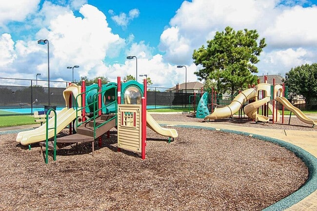 Building Photo - 2758 Laguna Pointe Dr