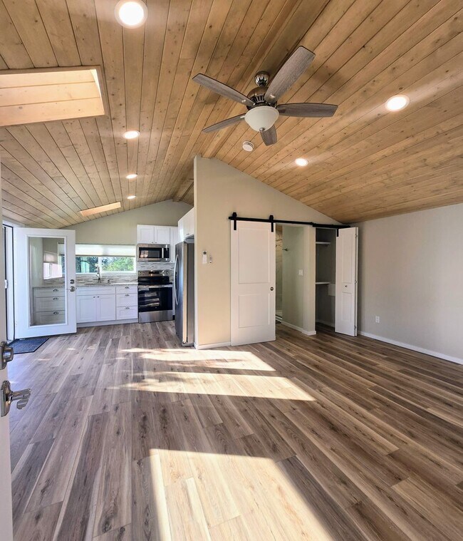 Building Photo - Newly Remodeled 2 Bedroom Home & ADU For R...