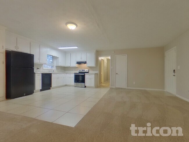 Building Photo - 6640 Valley Hill Dr