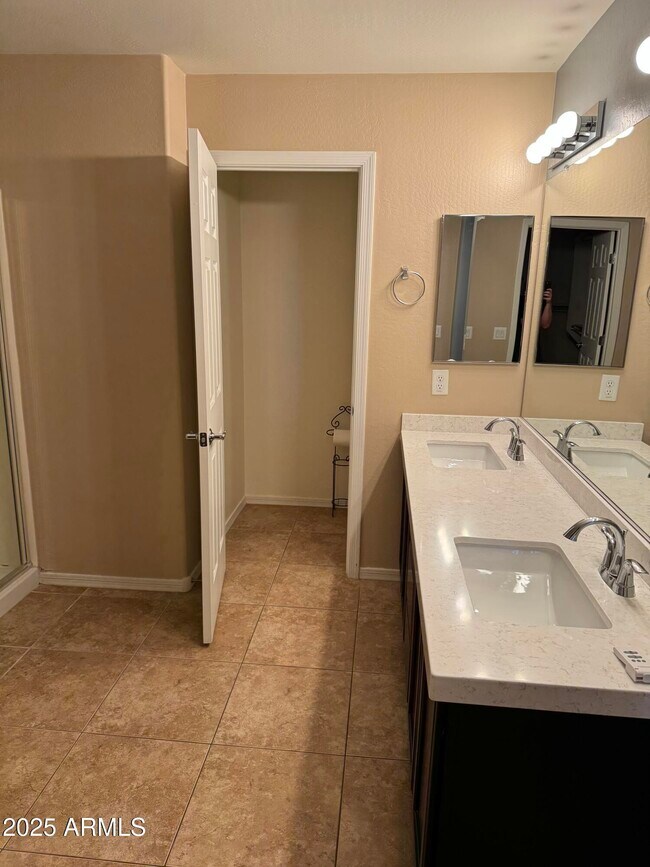 Building Photo - 11009 E Sutter Ave