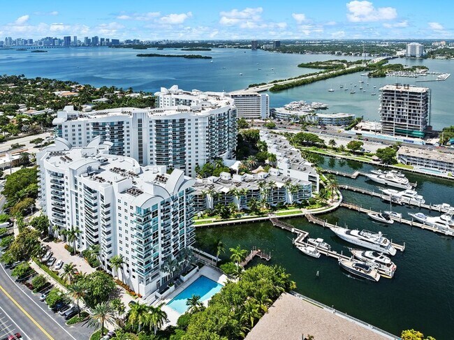 Building Photo - 7910 Harbor Island Dr