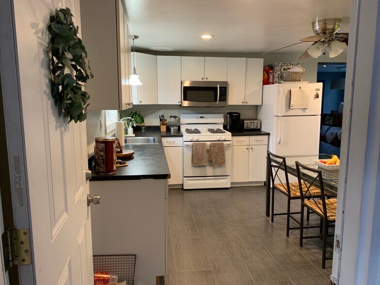 Building Photo - 42 Mechanic St