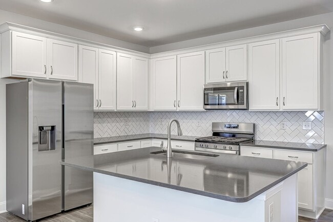 Building Photo - 3/2.5 Townhome Close to Southpoint w/ Garage!