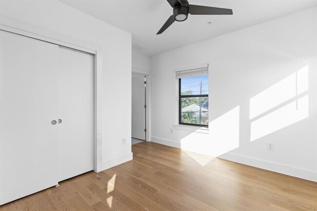 Building Photo - 1128 Chicon St