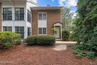 Building Photo - 9 Pinehurst Mnr Rd