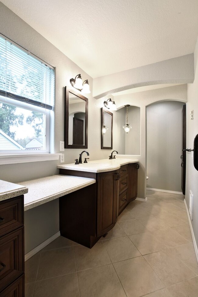 Building Photo - Beautiful Home in Gleneagle Neighborhood