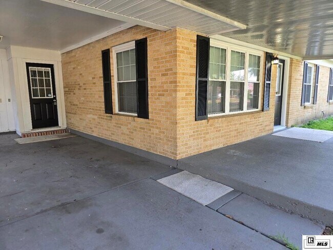 Building Photo - 2306 Debastrop Dr
