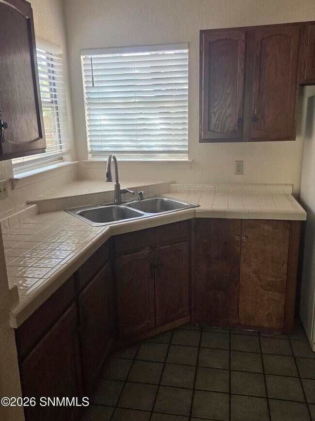 Building Photo - 3113 Las Placitas Rd