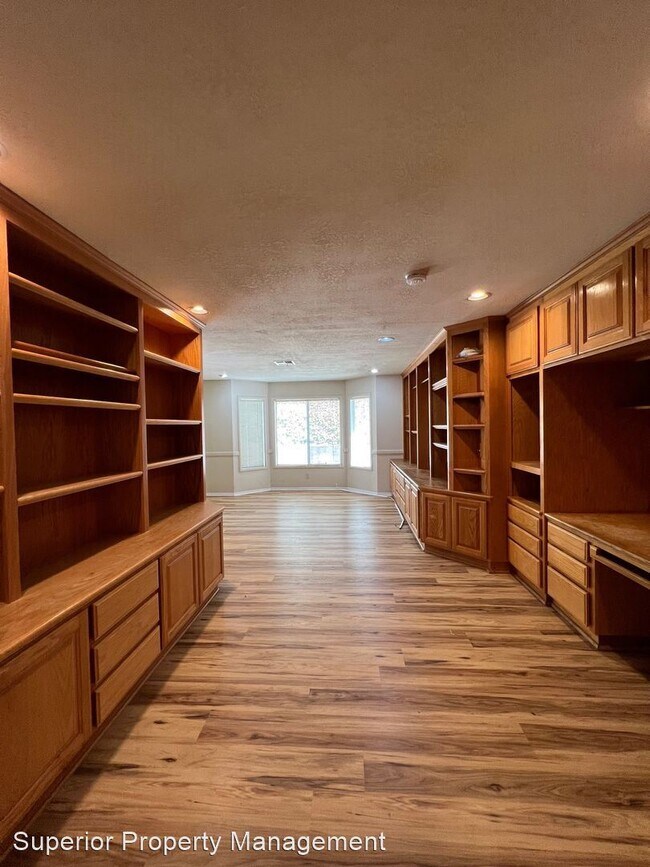 Building Photo - 4 br, 3 bath House - 910 High Country Dr.