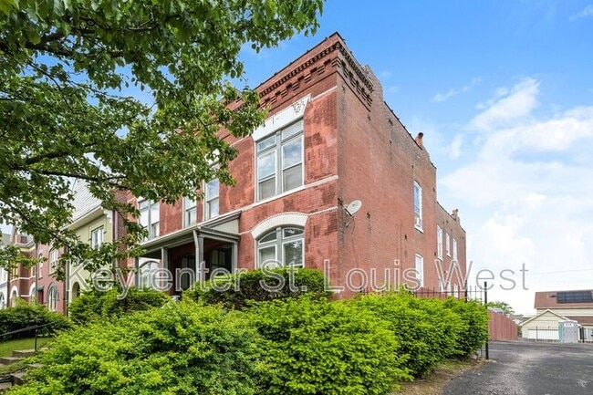 Building Photo - 2821 Henrietta St