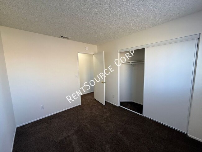 Building Photo - 1601 Cactus Dr