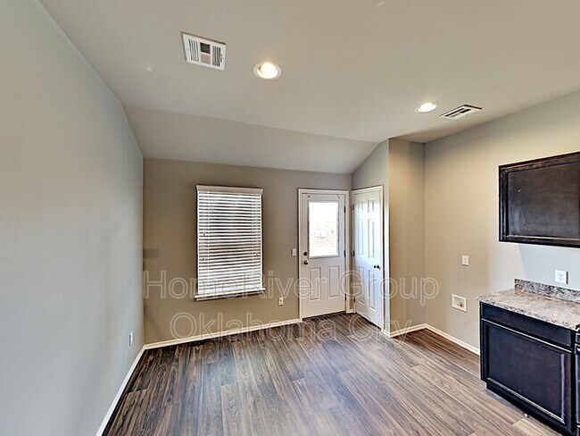Building Photo - 2416 Canyon Creek Dr