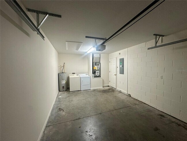Building Photo - 809 Dennis Ave