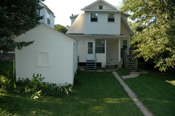 Building Photo - 1115 E Burlington St