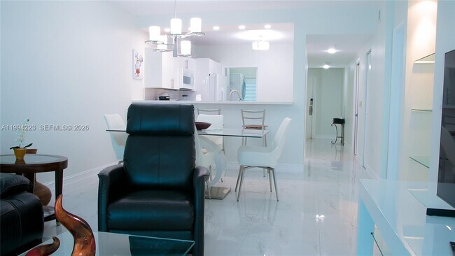 Building Photo - 18100 N Bay Rd