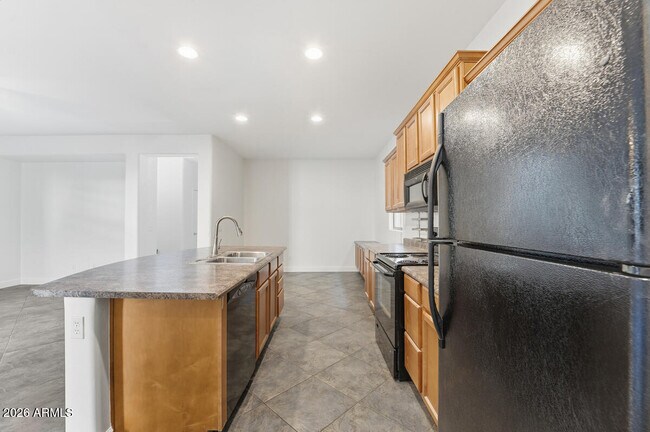 Building Photo - 15391 W Dreyfus St