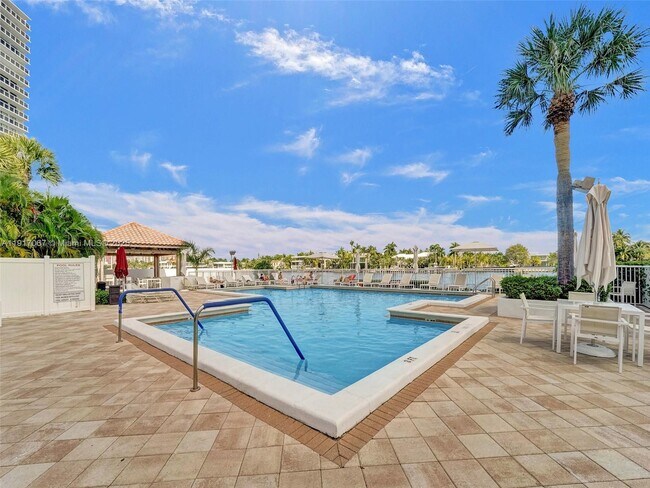 Building Photo - 20281 E Country Club Dr