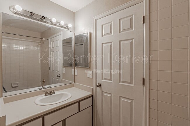Building Photo - 1099 S Walden Way