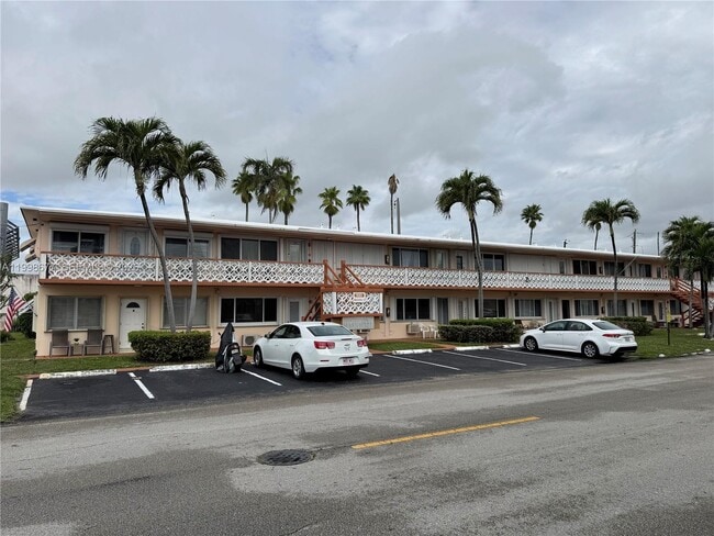 Building Photo - 920 SW 11th Ave