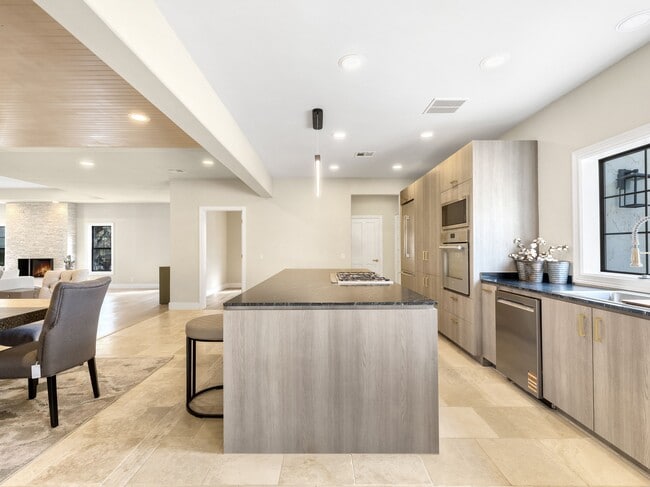 Building Photo - 5 Kings Heath