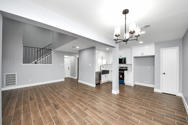 Building Photo - 10250 Bridgeland Ln