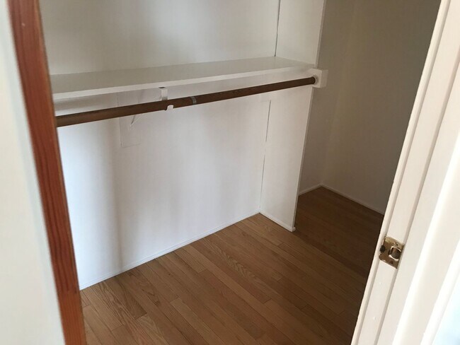 Building Photo - 1976 Hillhurst Ave