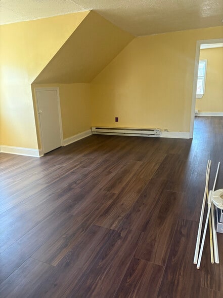 Building Photo - 1208 Daniels Ave