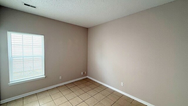Building Photo - SOUTHEAST SIDE 3 BEDROOM/2 BATH RANCH AVAILABLE NOW!