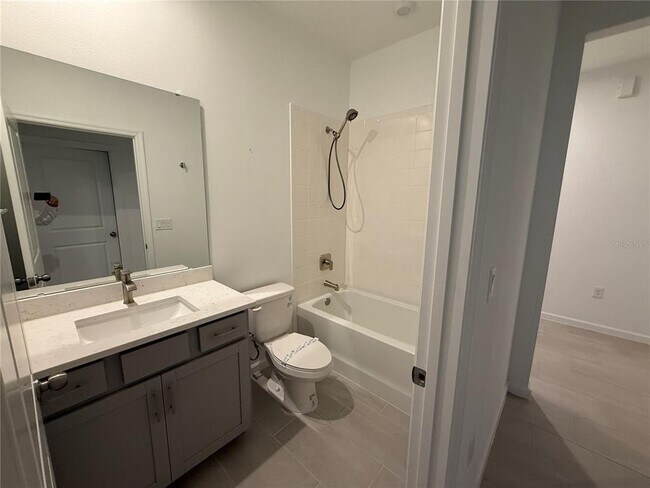 Building Photo - 1165 Lakeshore Breeze Pl