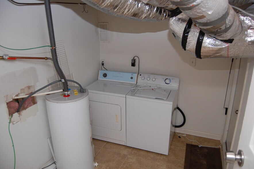 Laundry room - 5075 Fairmont Rd SE