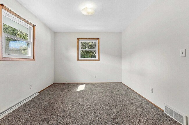 Bedroom 2 - 2416 E Newberry St