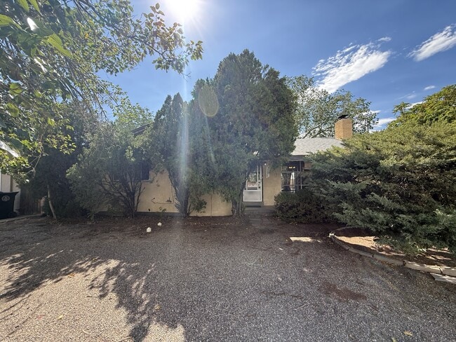 Building Photo - 3213 San Pedro Dr NE