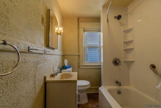 Building Photo - 222 Strayer St