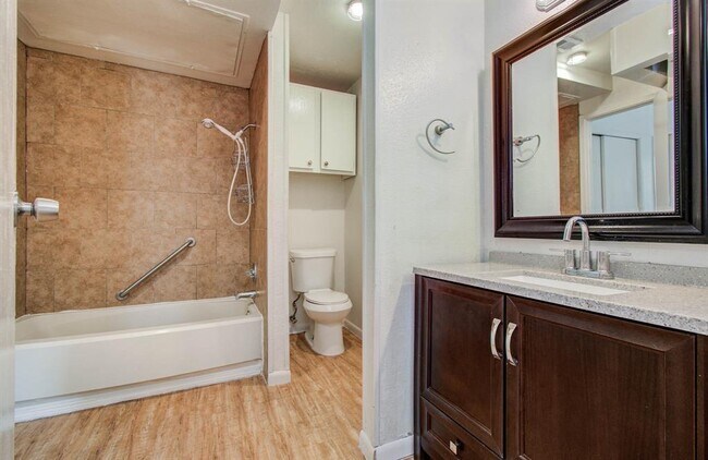 Building Photo - 2021 Spenwick Dr