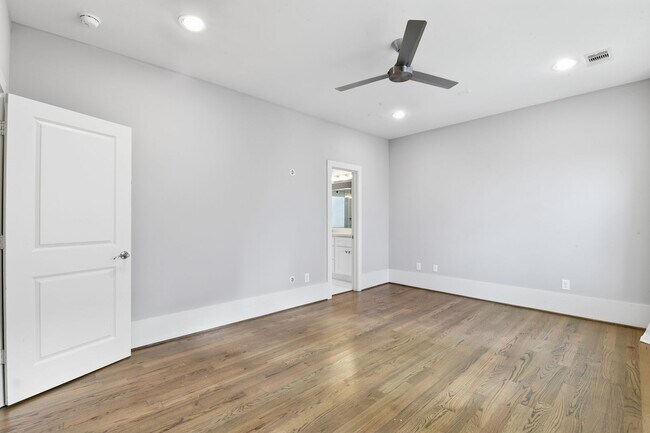 Building Photo - Rooftop Deck with Downtown Views in Sawyer Heights