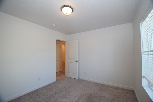 Building Photo - 1400 S 29th Blvd