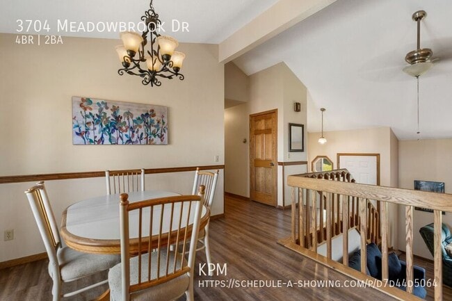 Building Photo - 3704 Meadowbrook Dr